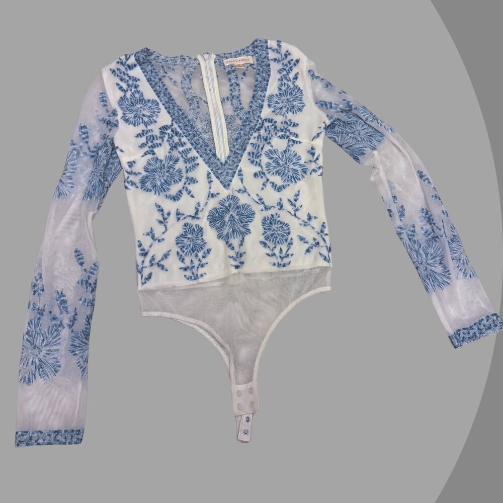 Honey Punch White Blue Floral Embroidered Long Sleeve Bodysuit, Small